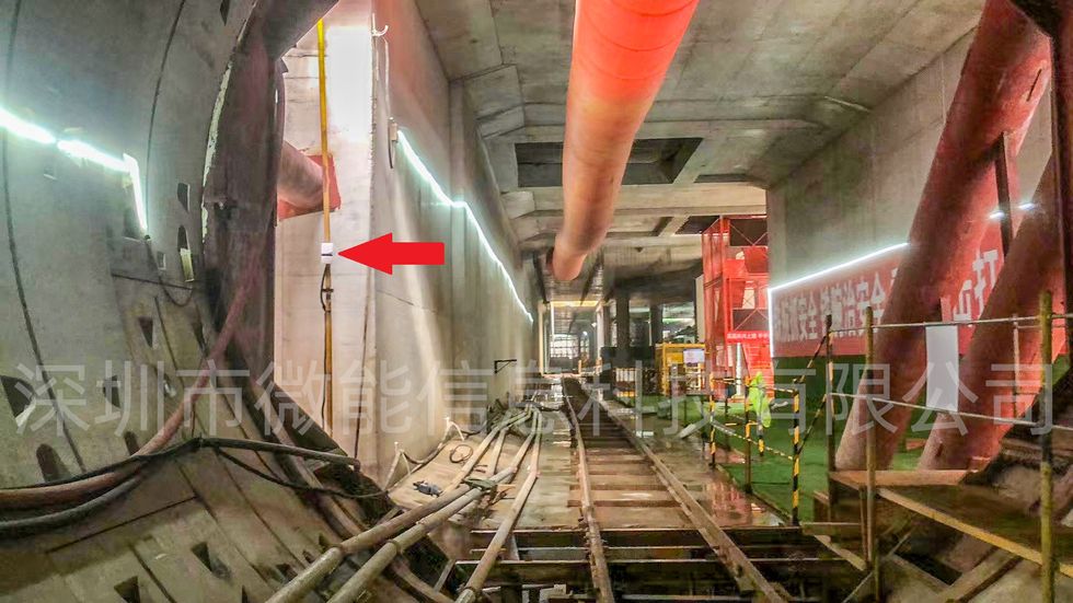 UWB基站VDU2506抱桿安裝.jpg UWB基站VDU2506抱桿安裝.jpg