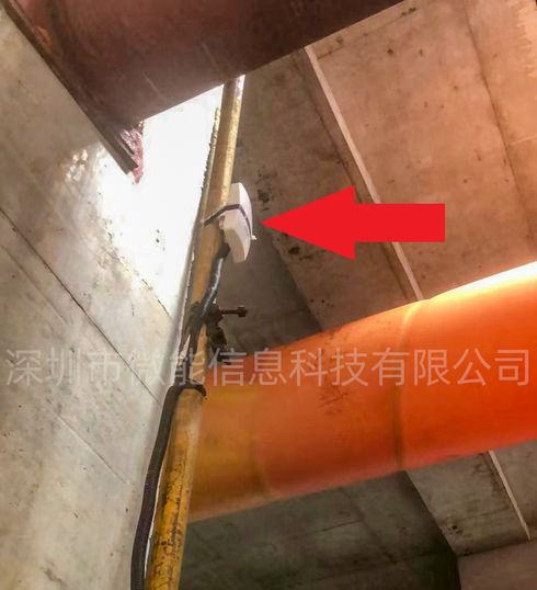 UWB基站VDU2506安裝在柱子上.jpg UWB基站VDU2506安裝在柱子上.jpg