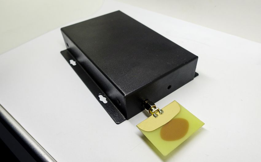 uwb基站配UWB天線.JPG uwb基站配UWB天線.JPG